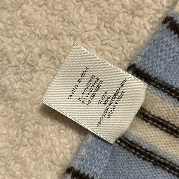 Aritzia Cashmere Scarf Color Dew Blue / Whisper White One Size - Picture 5 of 10